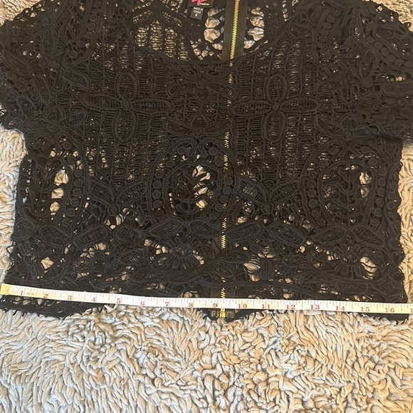 2B Bebe Crochet Top - Picture 7 of 10